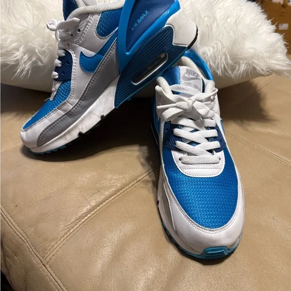 🎈🎈BOGO 1/2 Nike Kids Sneakers - Blue, White, and Gray🎈🎉 - Picture 3 of 6